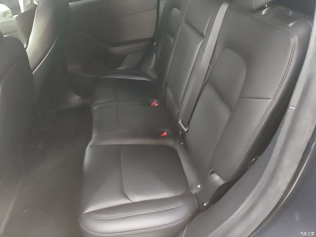 Tesla Model Y, 2024 17