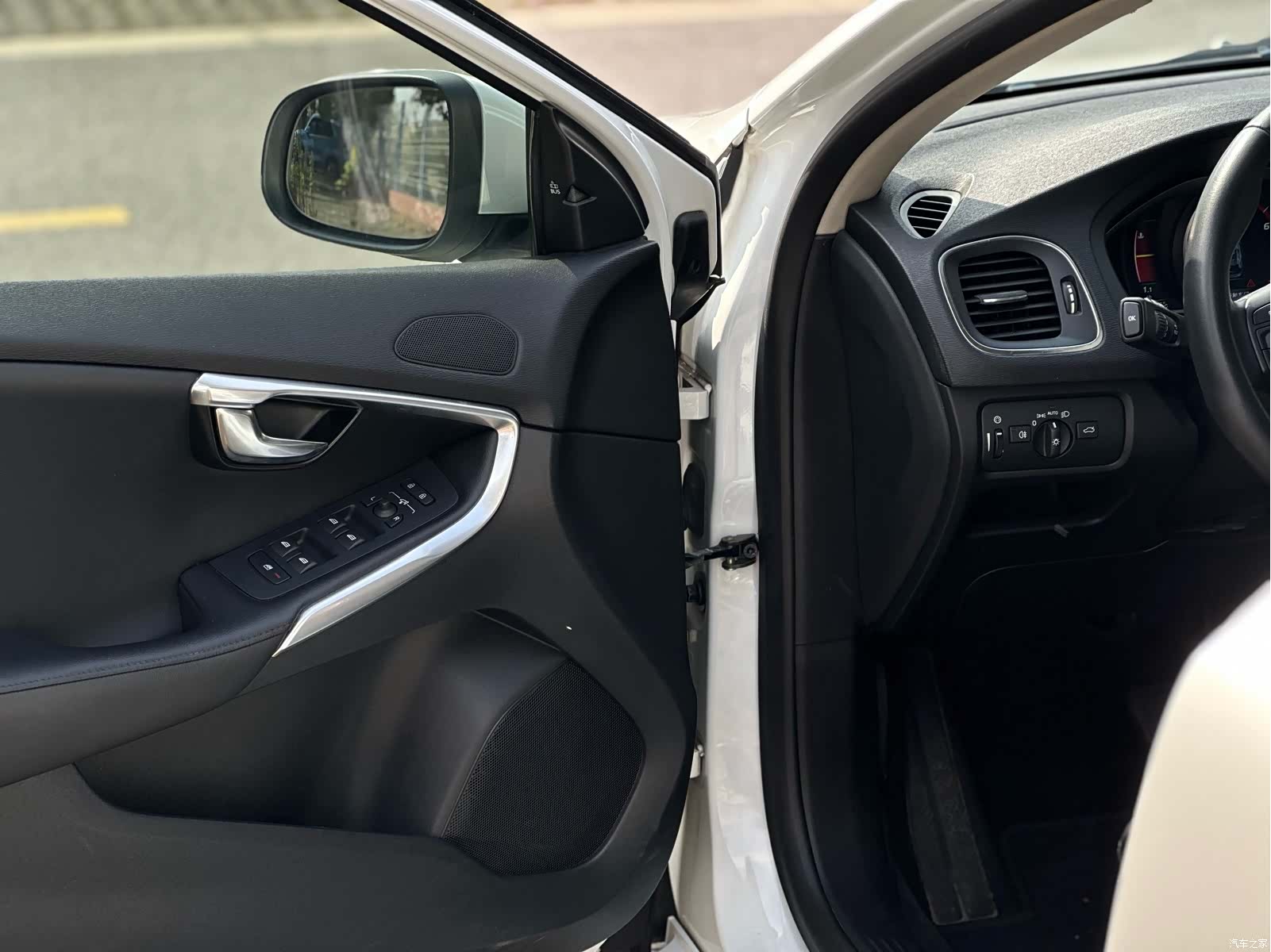 Volvo V40, 2016 17