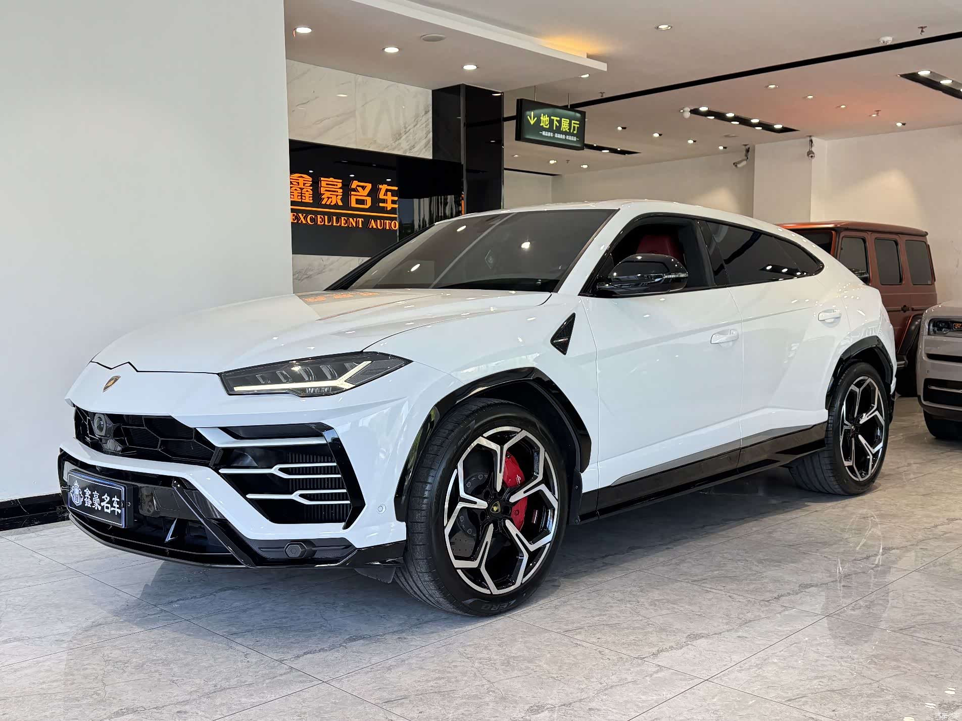 Lamborghini Urus, 2019 1