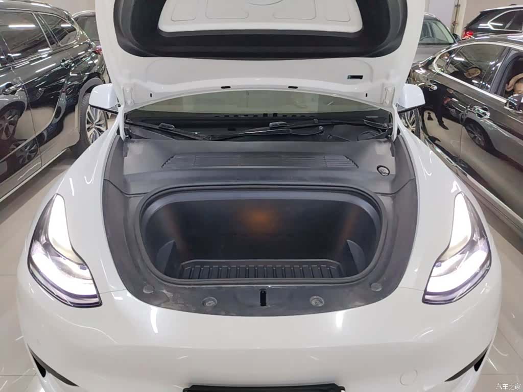 Tesla Model Y, 2022 20