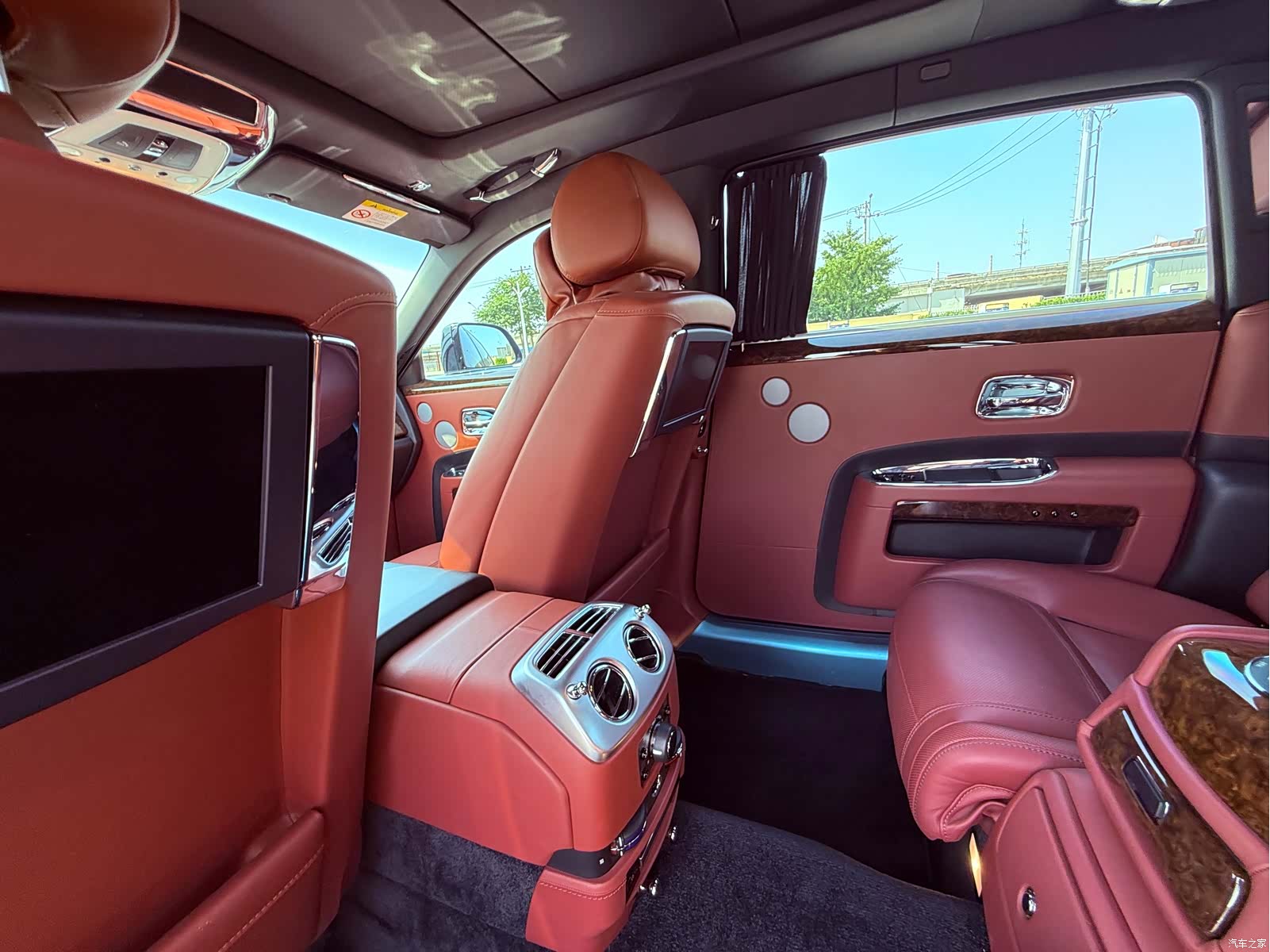Rolls-Royce Ghost, 2019 все фото