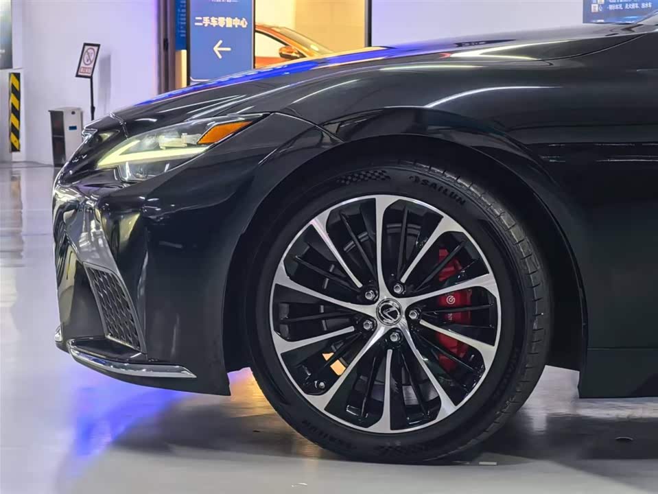 Lexus LS