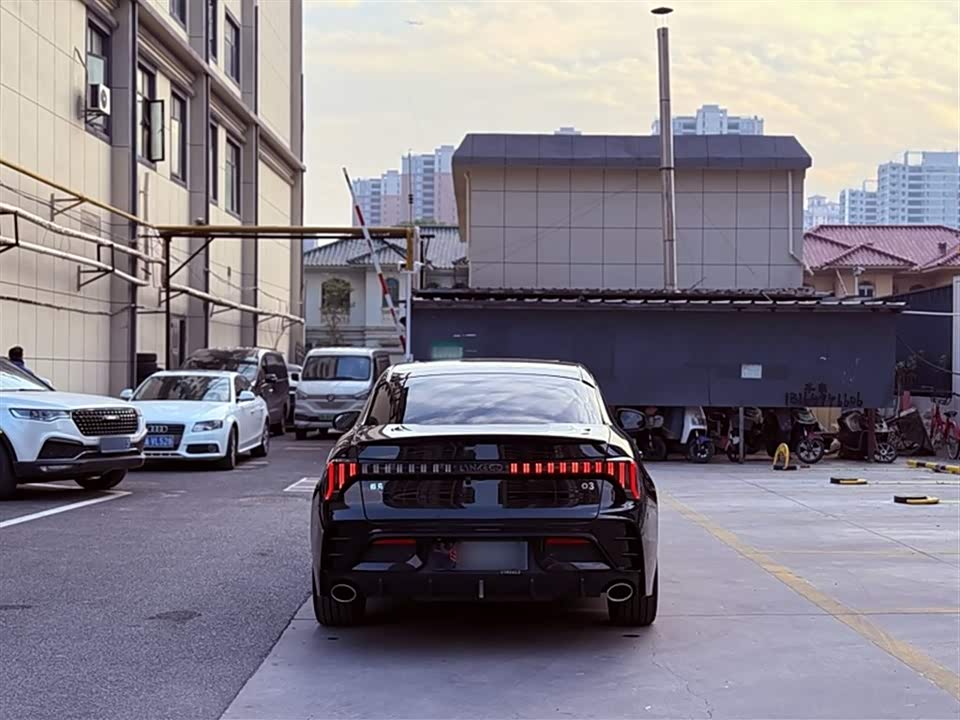 Lynk & Co 03 Lynk & Co 03