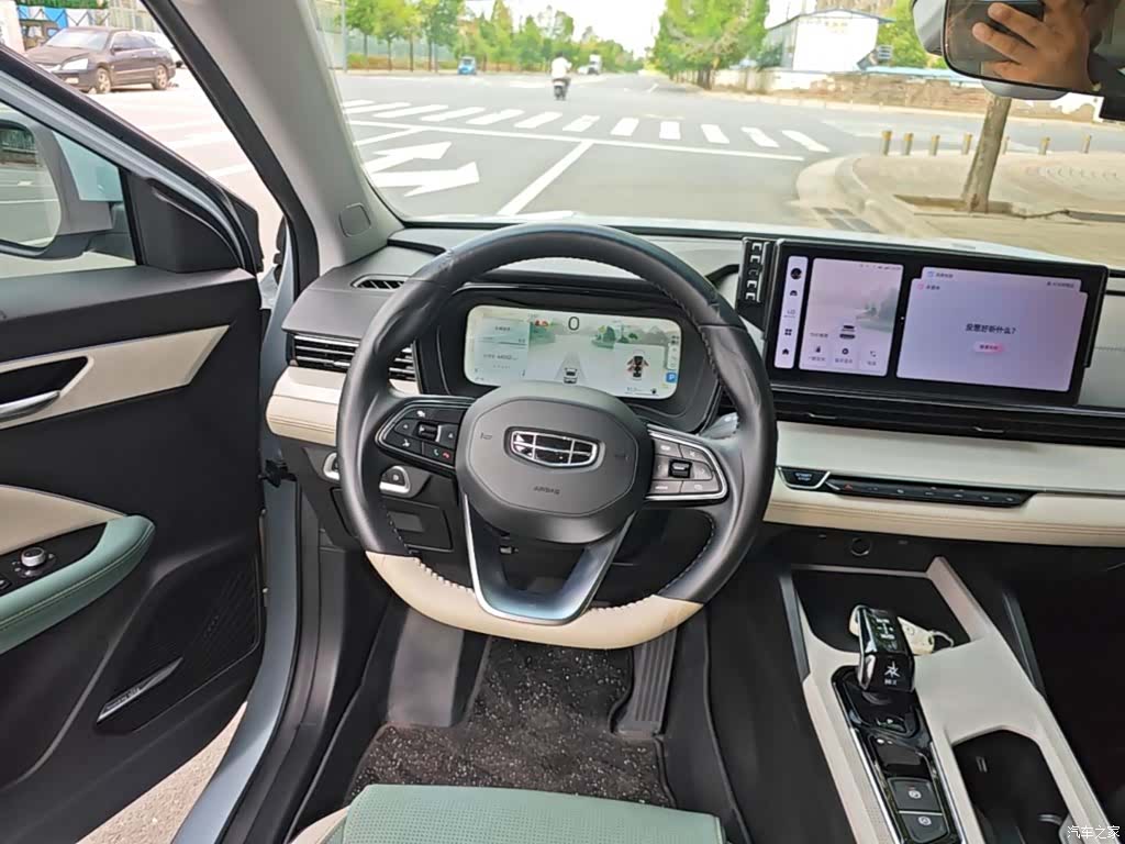 Geely Emgrand, 2022 11