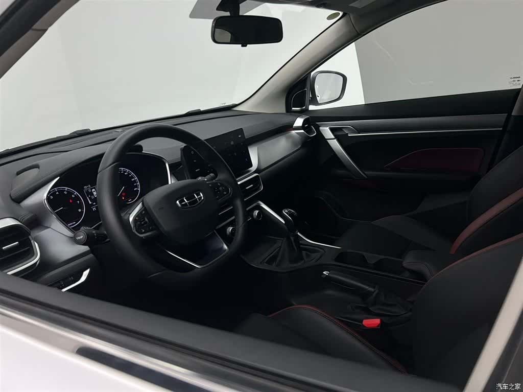 Geely Coolray, 2022 12