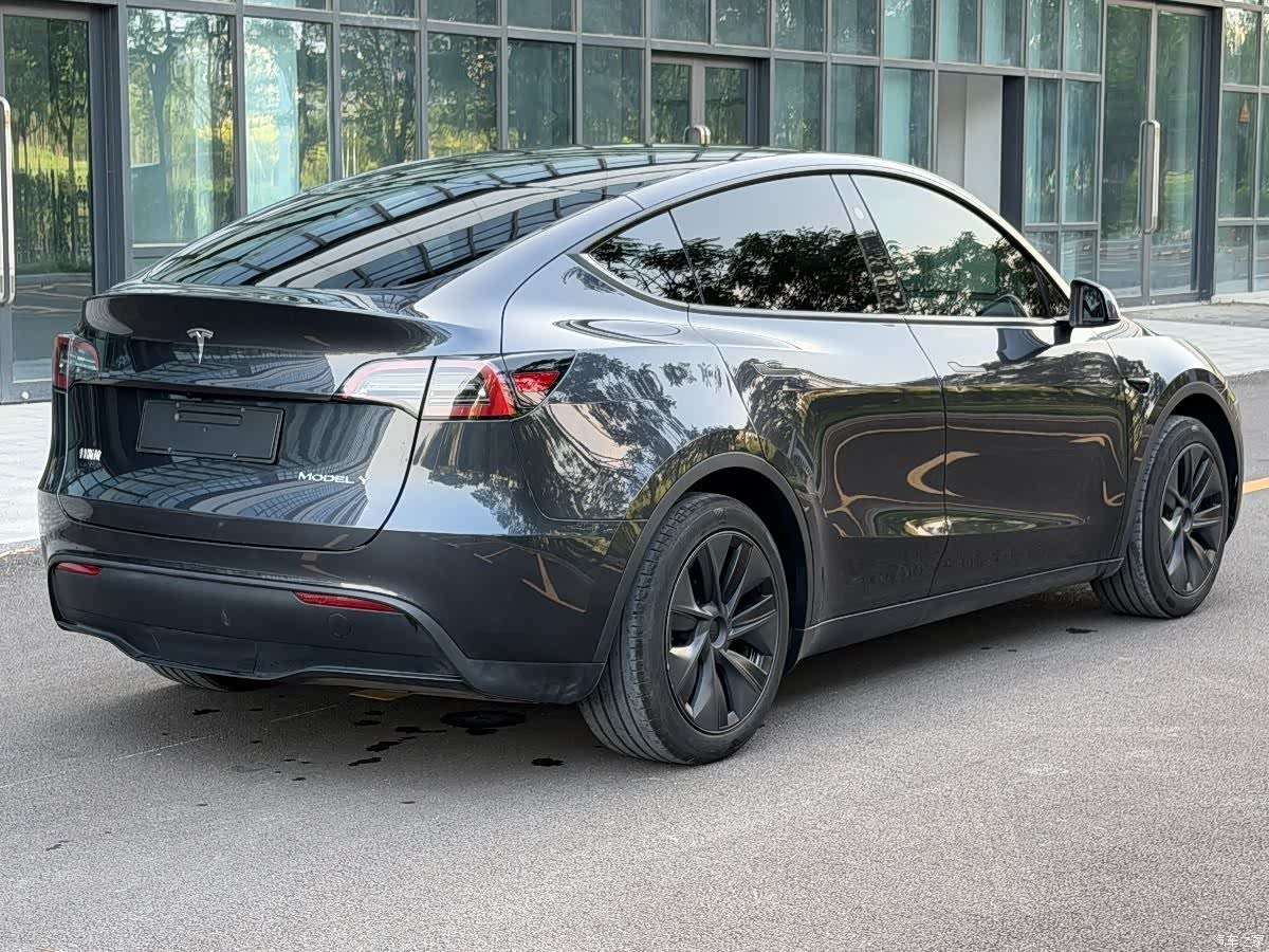Tesla Model Y, 2024 6