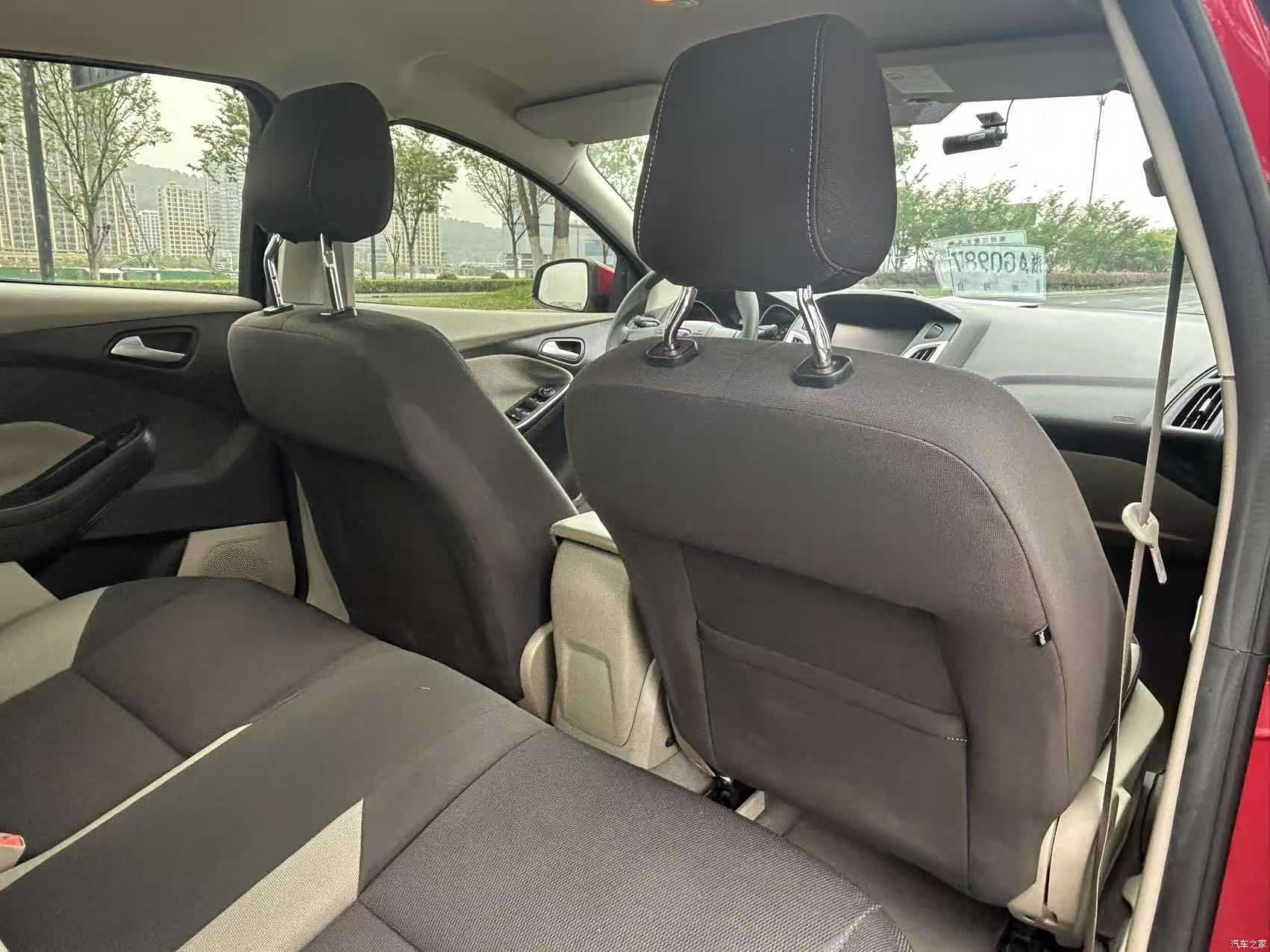 Ford Focus, 2015 11