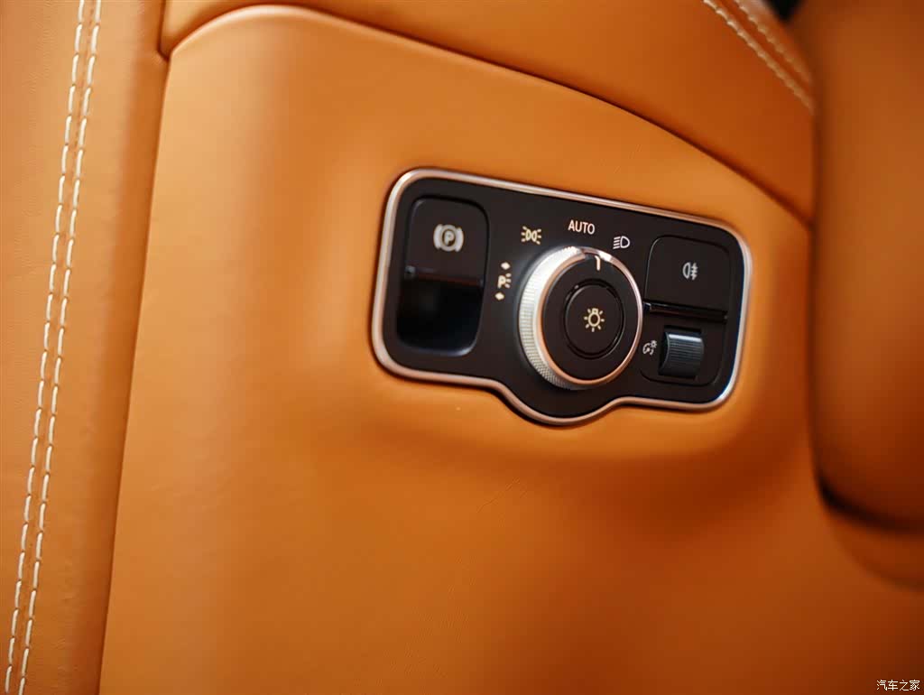 Aston Martin DBX, 2023 42