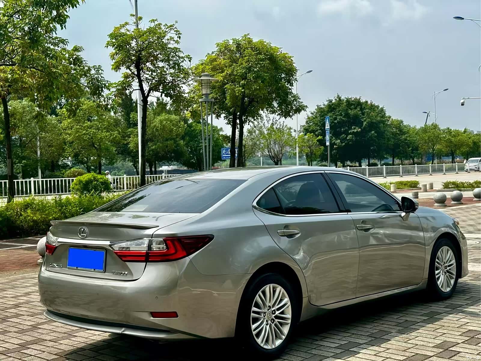 Lexus ES, 2017 7