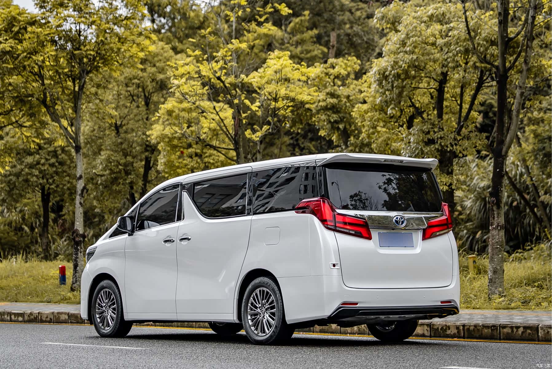 Toyota Alphard, 2020 19