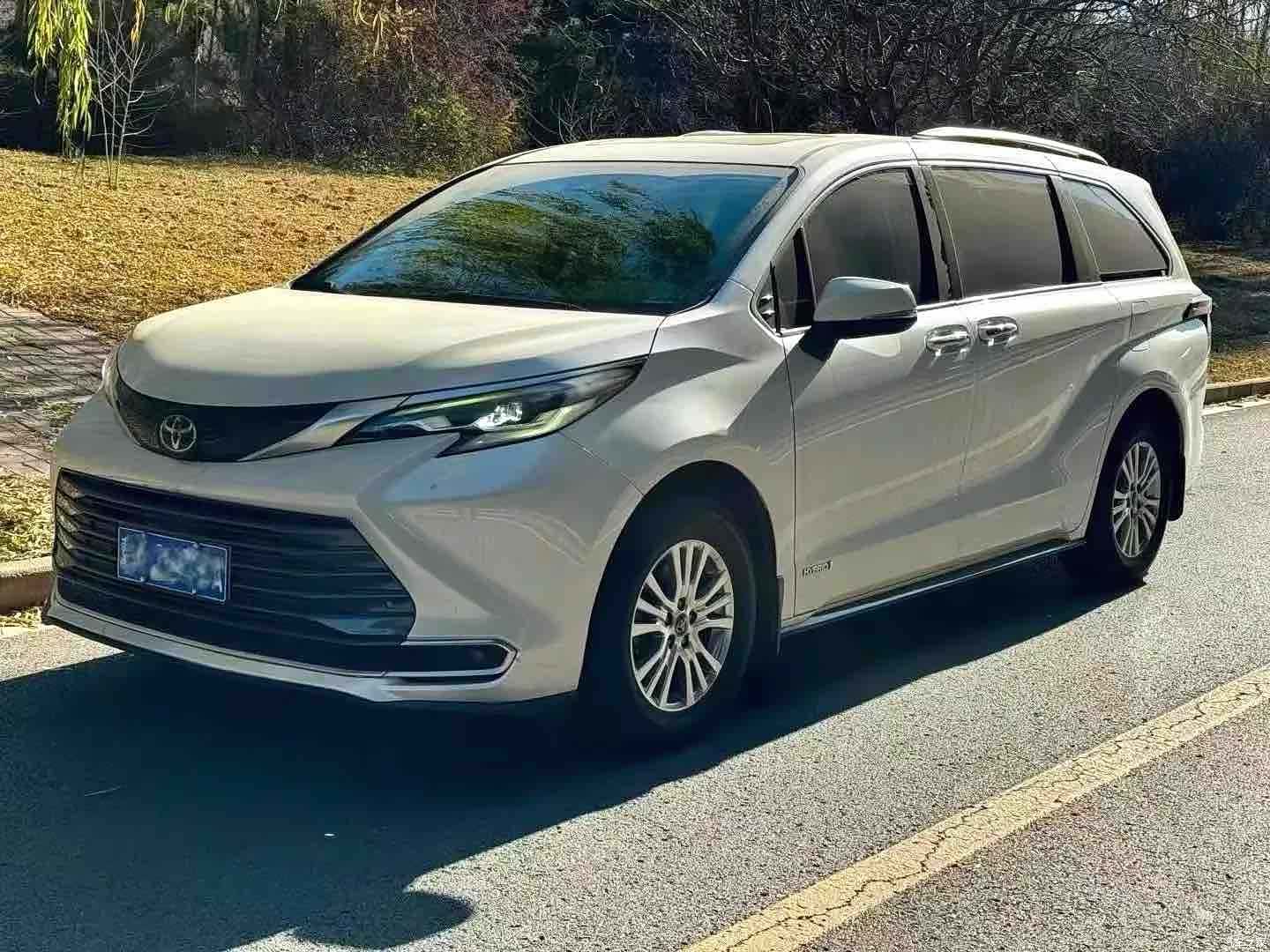 Toyota Granvia, 2023 1
