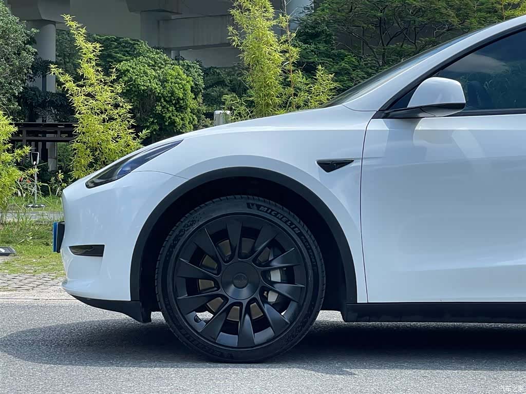 Tesla Model Y, 2023 все фото