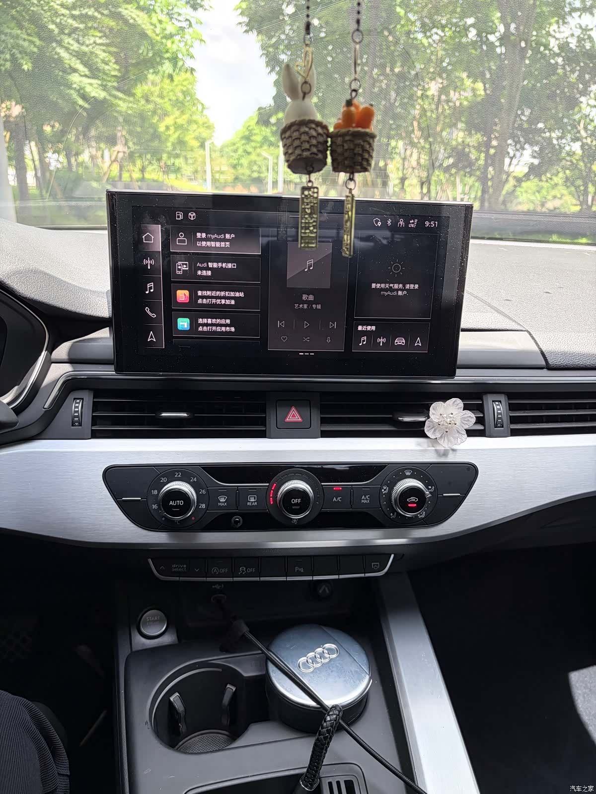 Audi A4L, 2020 все фото
