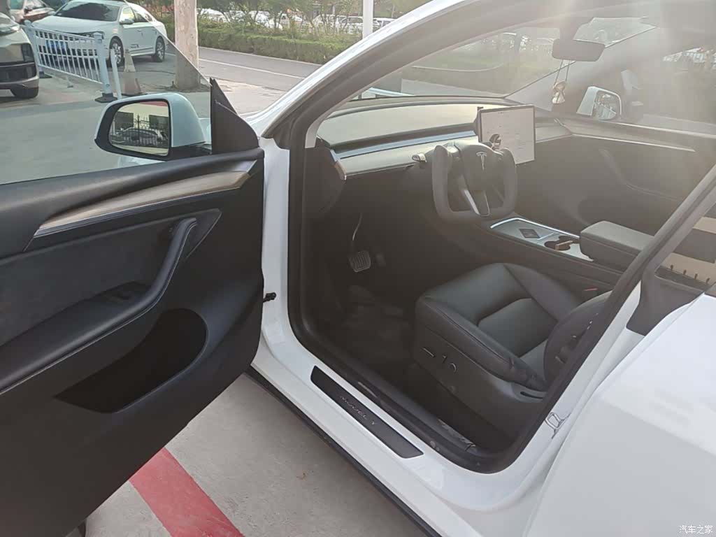 Tesla Model Y, 2023 12