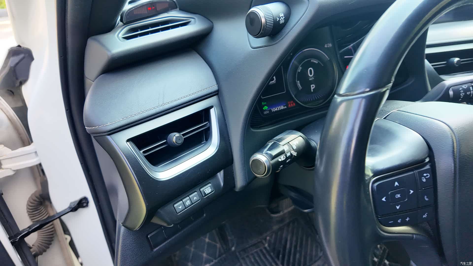 Lexus UX, 2019 35