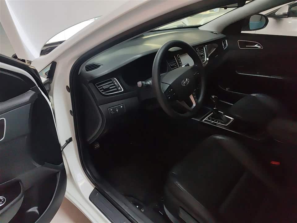 Hyundai Name picture
