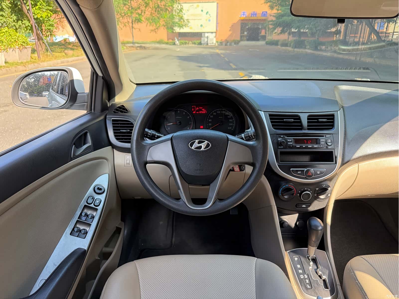 Hyundai GLS, 2015 13