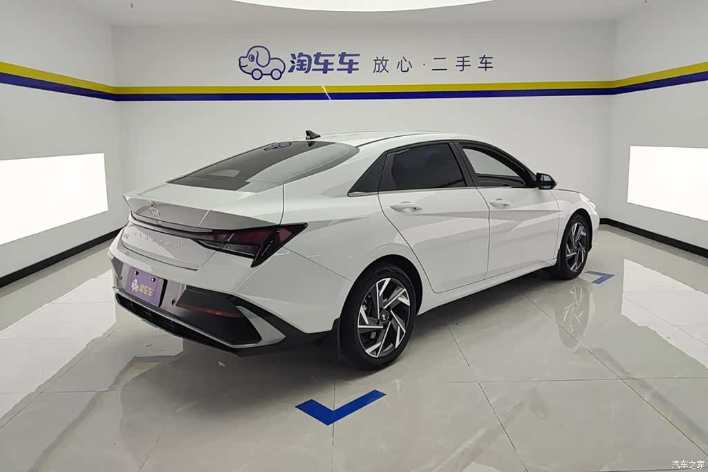Hyundai Elantra, 2026 3