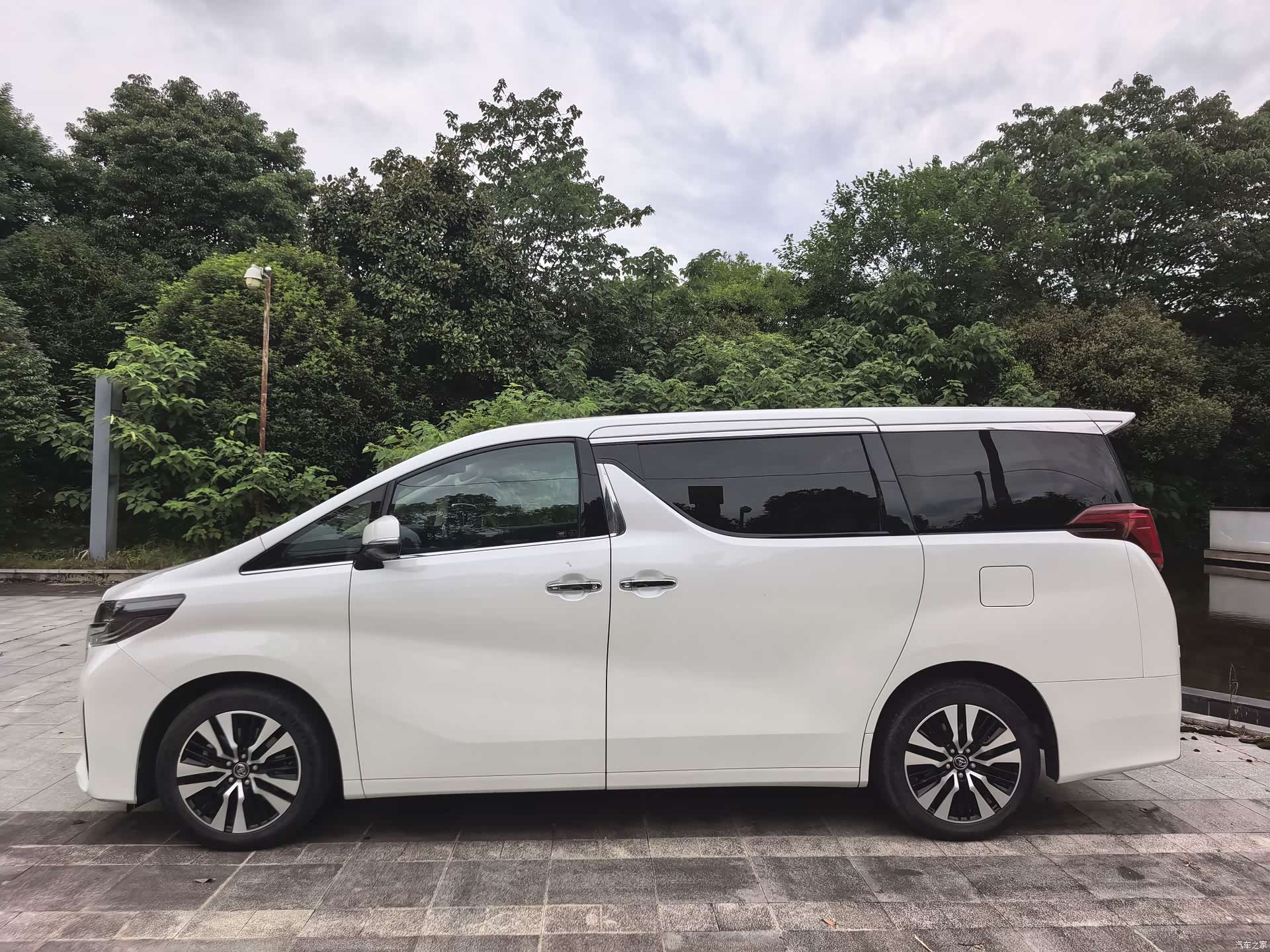 Toyota Alphard, 2018 8