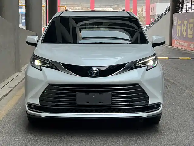 Toyota SIENNA 2022 — купить из Китая под заказ