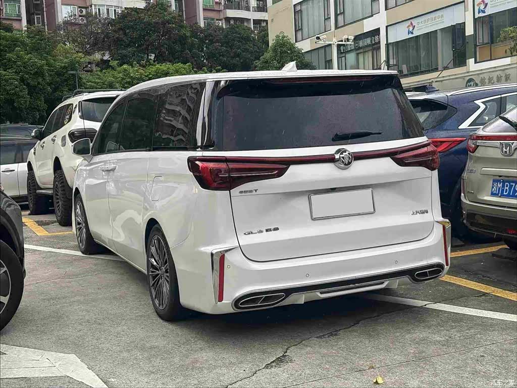 Buick GL8, 2022 3