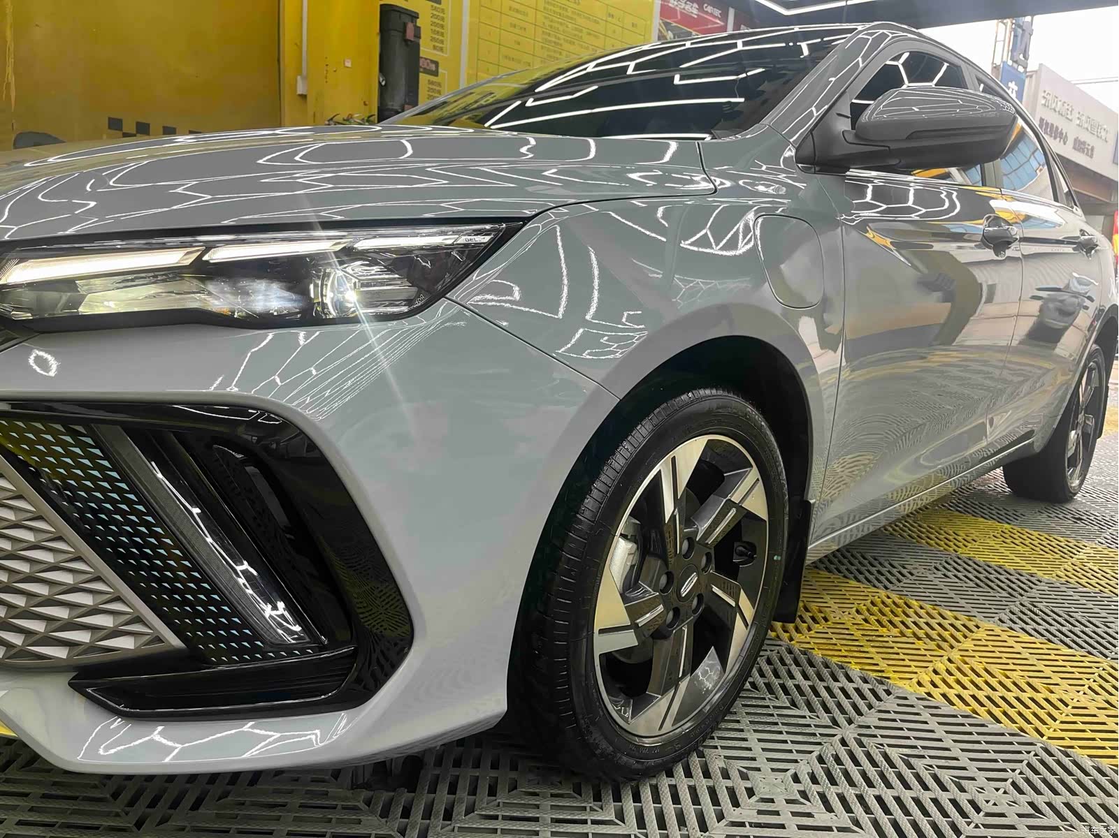 Geely Emgrand, 2023 4
