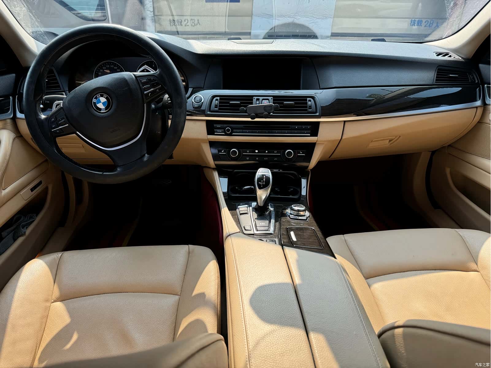 BMW 5 Series, 2012 9