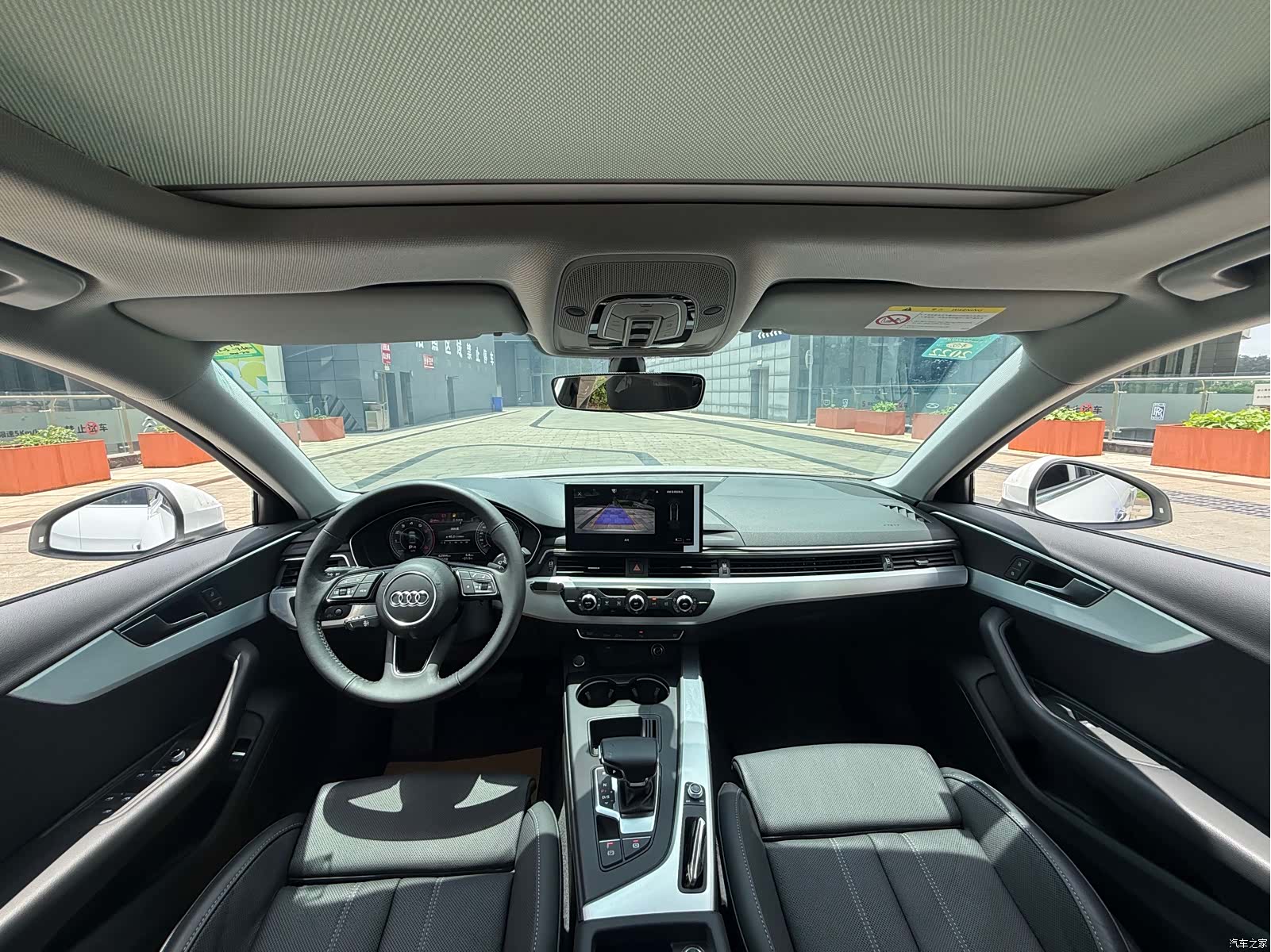 Audi A4L, 2020 все фото