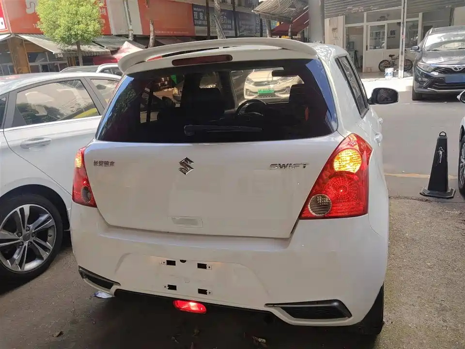 Suzuki Swift Suzuki Swift