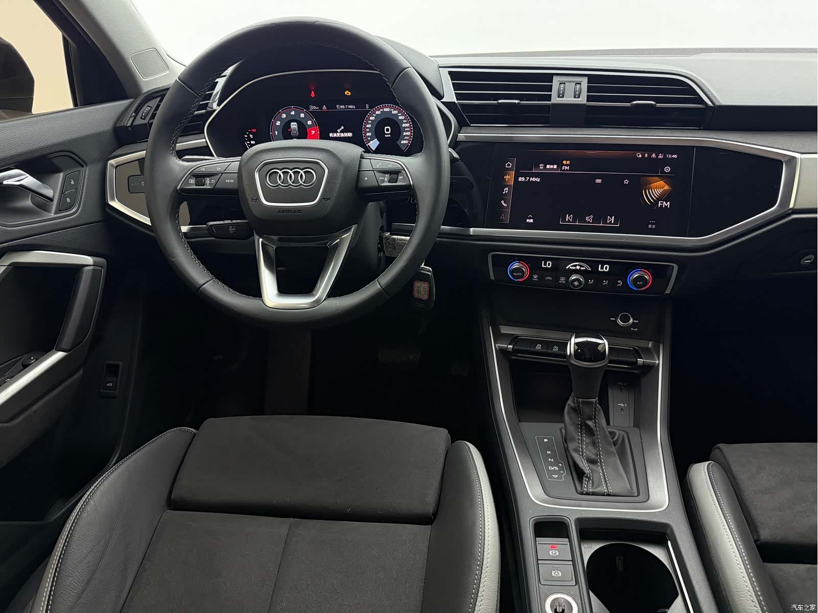Audi Q3, 2022 10