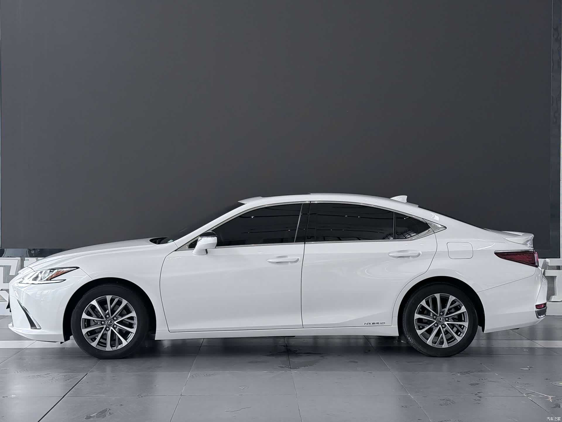 Lexus ES, 2023 3