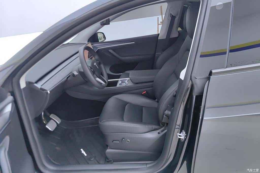 Tesla Model Y, 2024 9