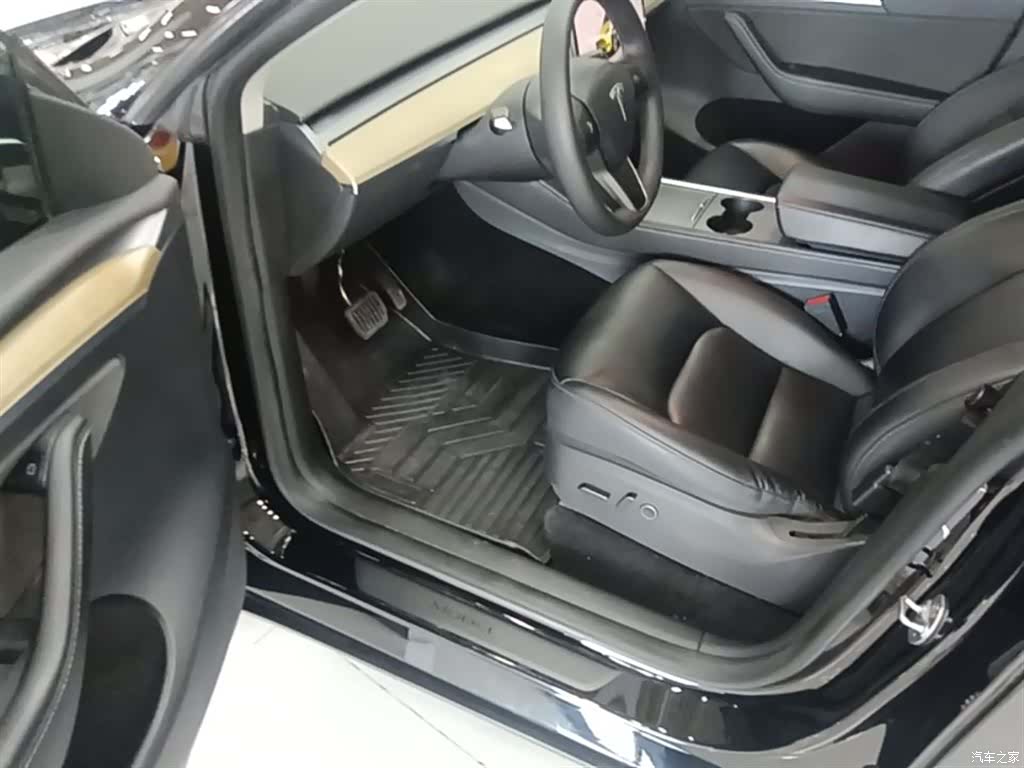 Tesla Model Y, 2023 16