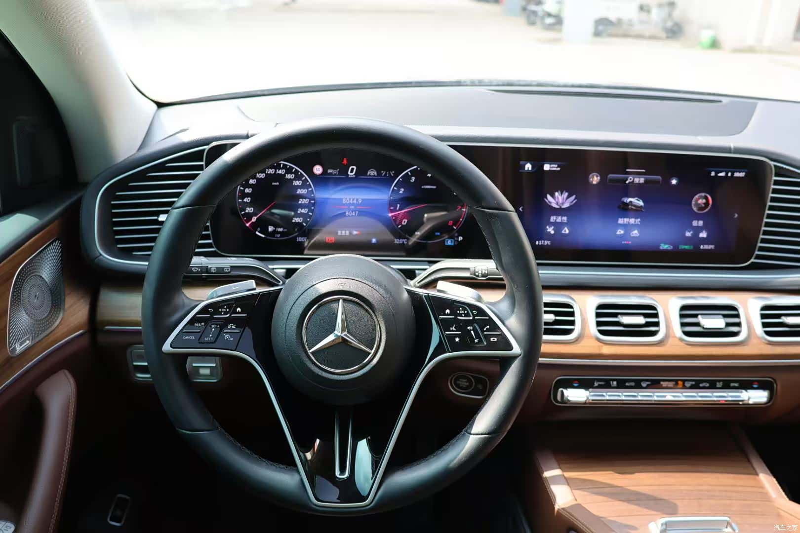 Mercedes-Benz GLE, 2025 11