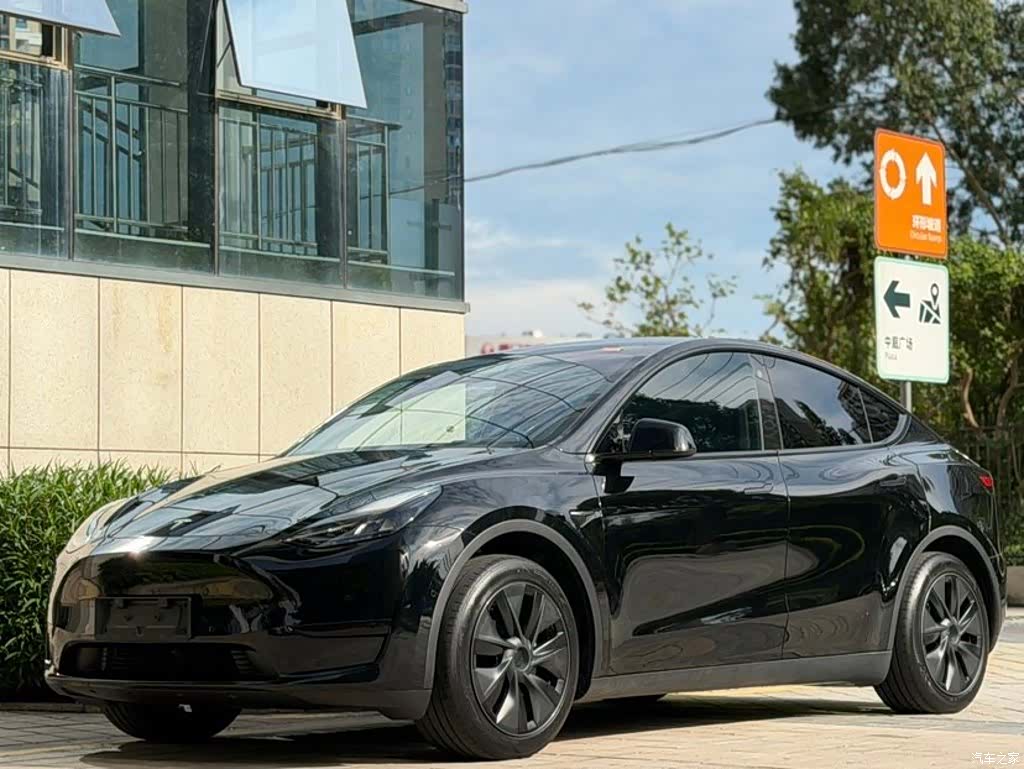 Tesla Model Y, 2023 3