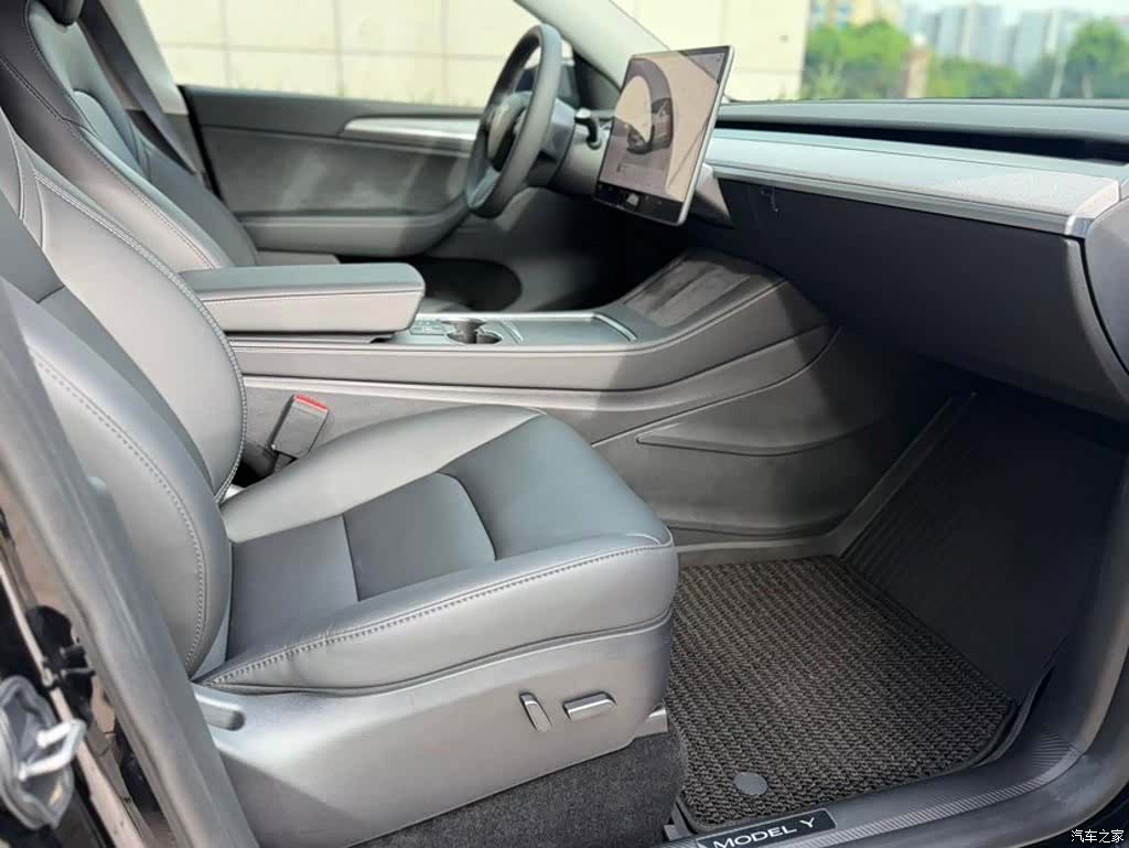 Tesla Model Y, 2023 12