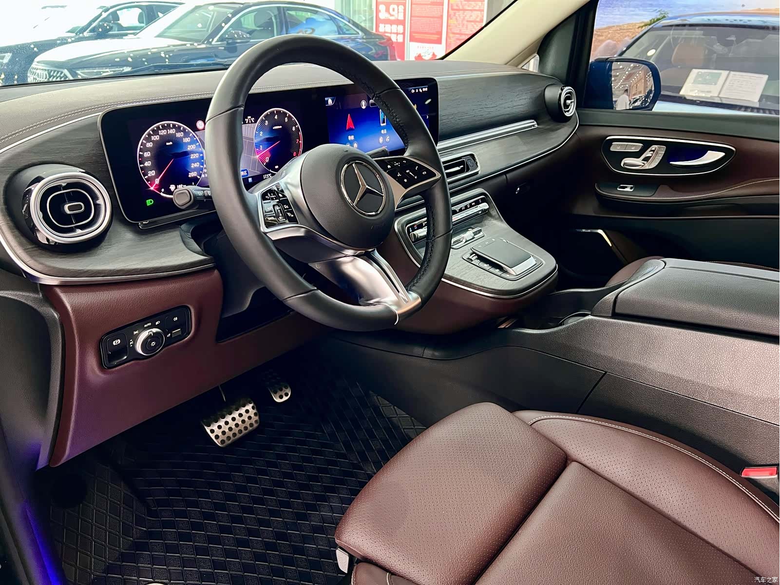 Mercedes-Benz V-Class, 2025 7