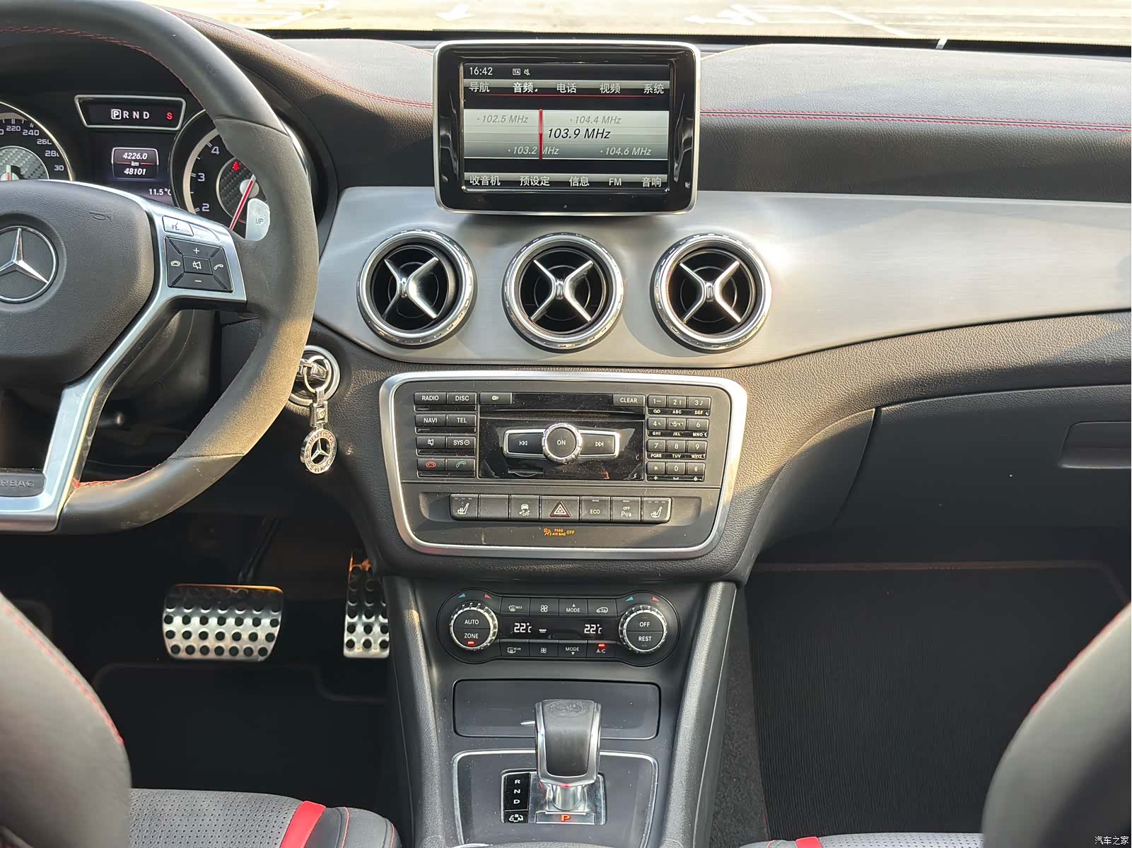 Mercedes-Benz GLA, 2015 34