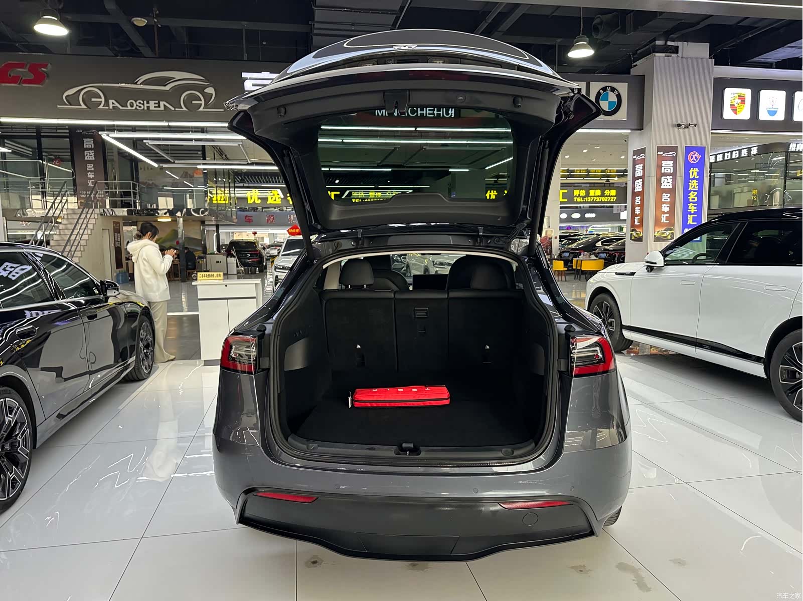 Tesla Model Y, 2023 17