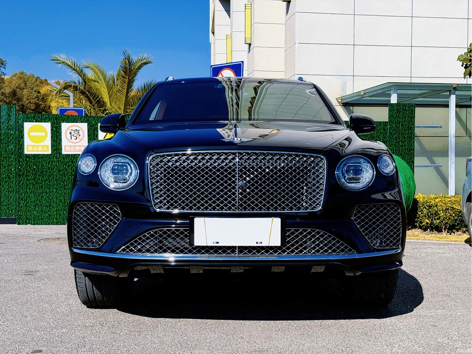 Bentley Bentayga, 2021 6
