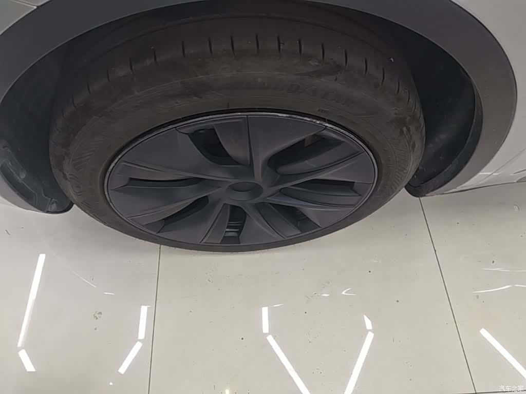Tesla Model Y, 2024 23