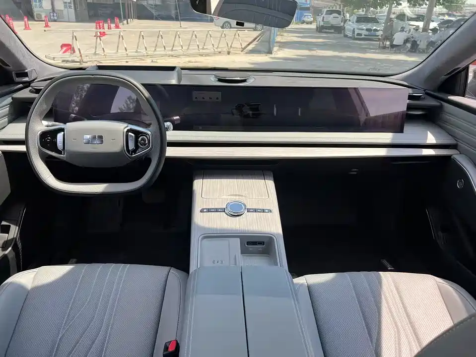 Geely Galaxy Galaxy E8