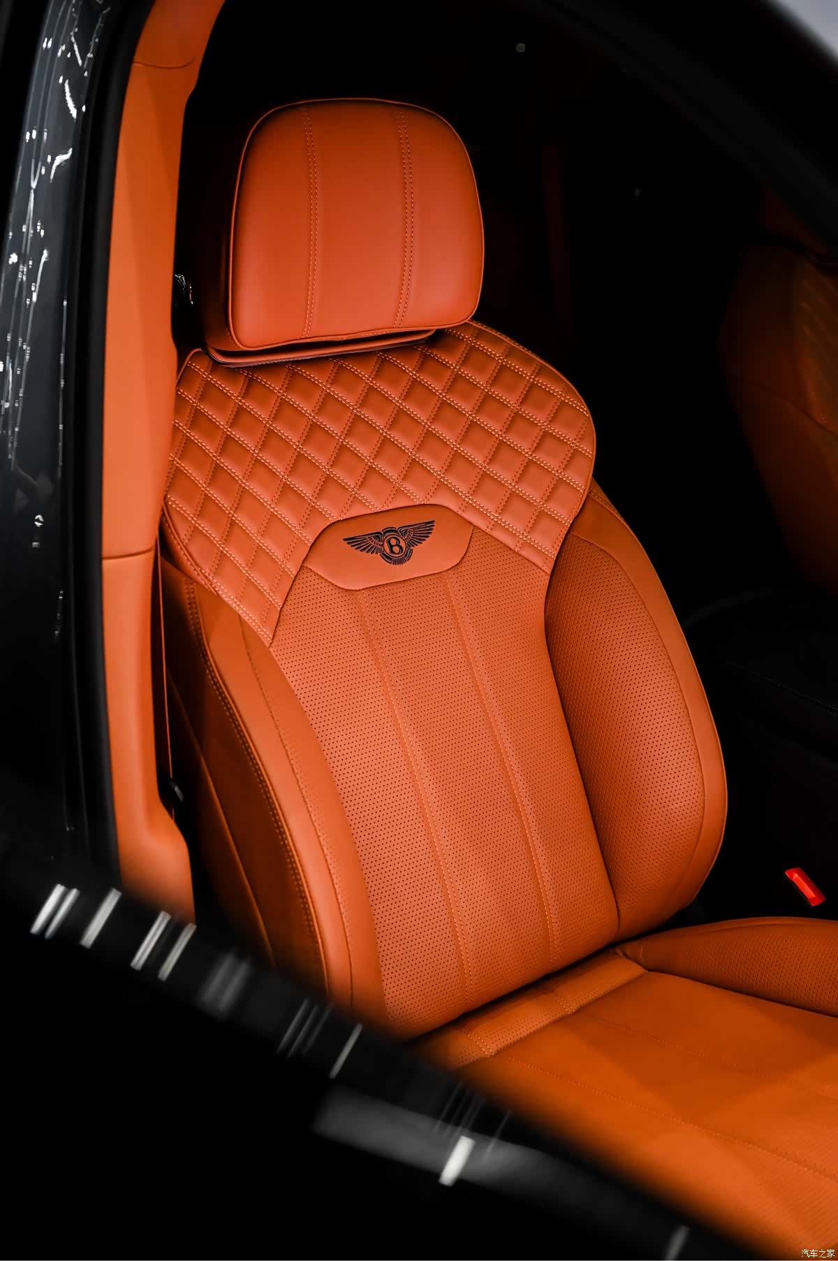 Bentley Bentayga, 2021 14