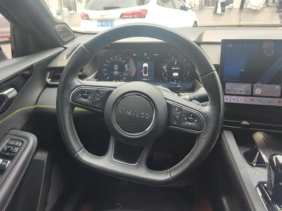 Lynk & Co 03