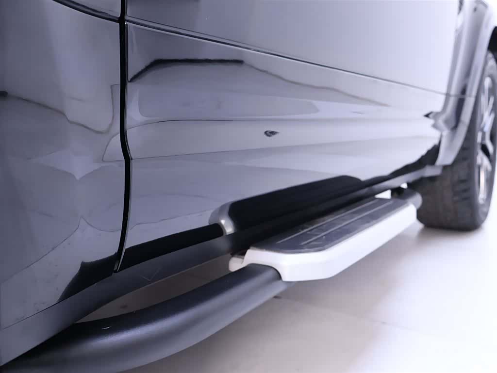 Land Rover Defender, 2022 23