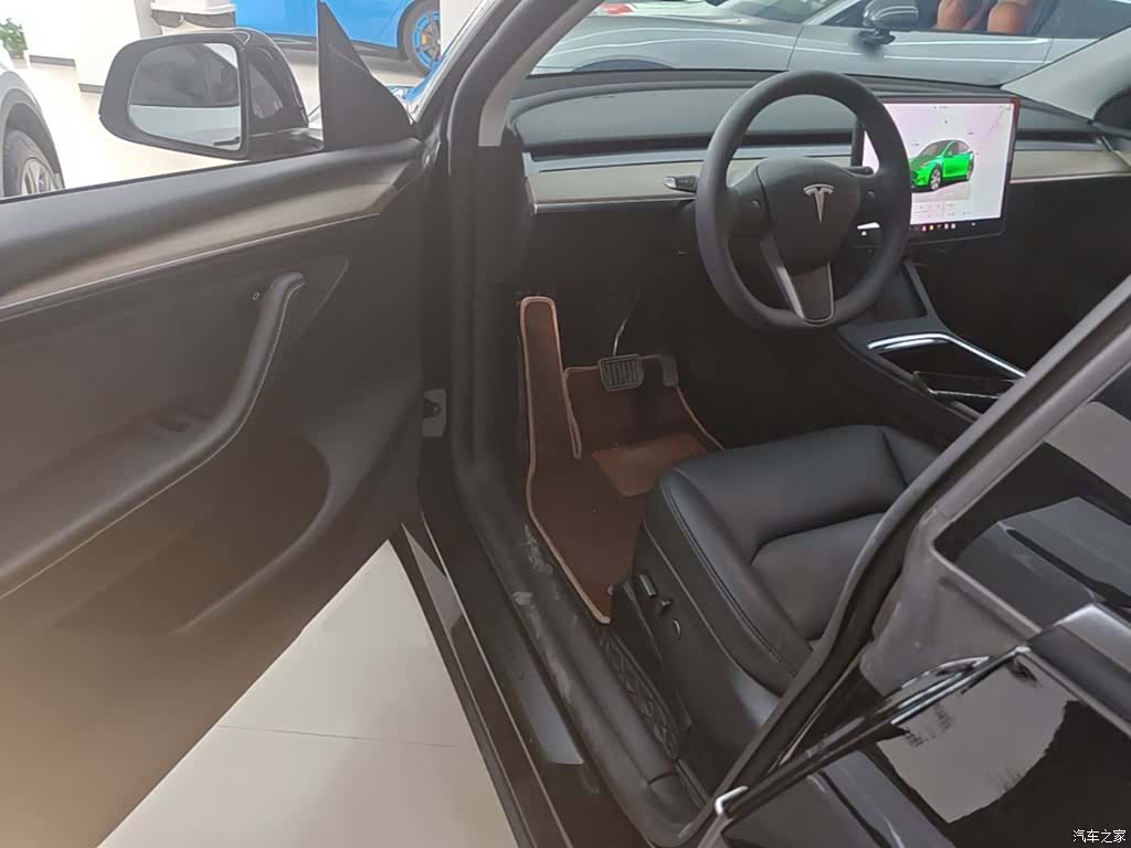 Tesla Model Y, 2023 12