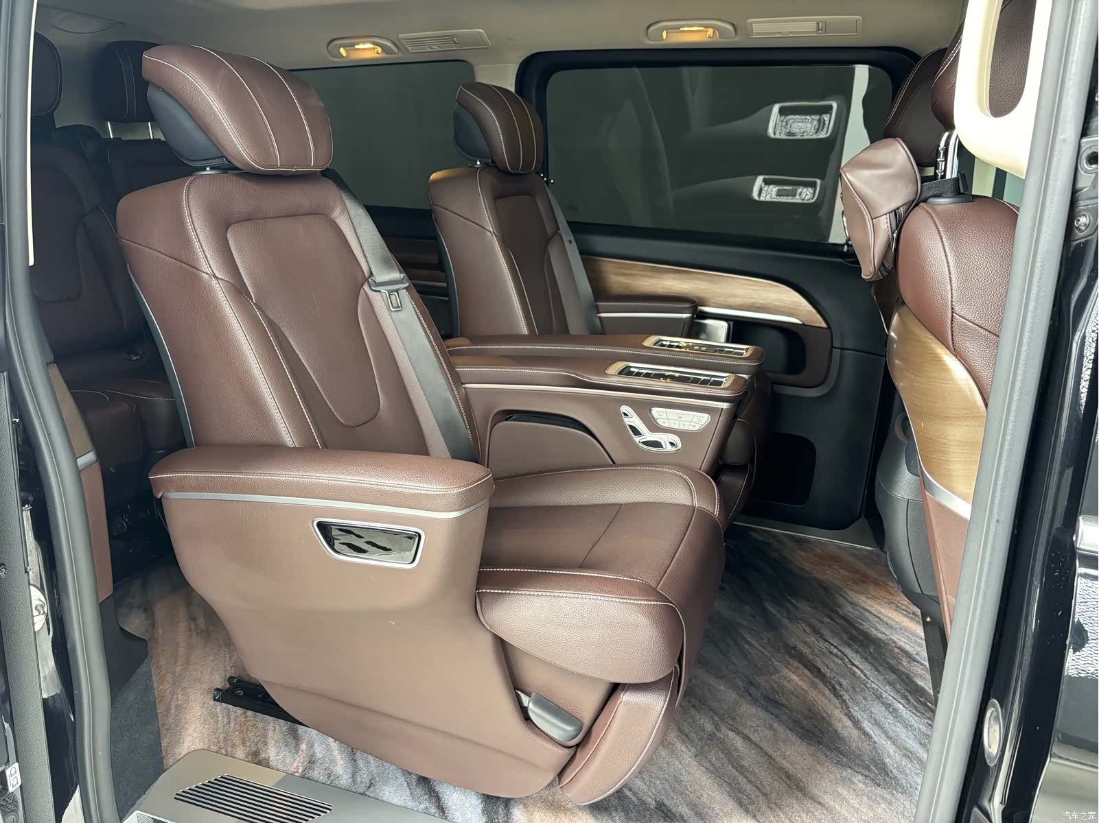 Mercedes-Benz V-Class, 2024 6