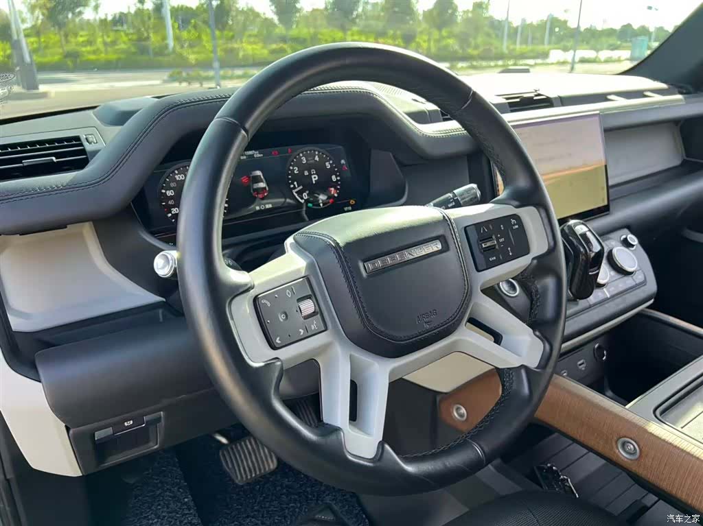 Land Rover Defender, 2022 8