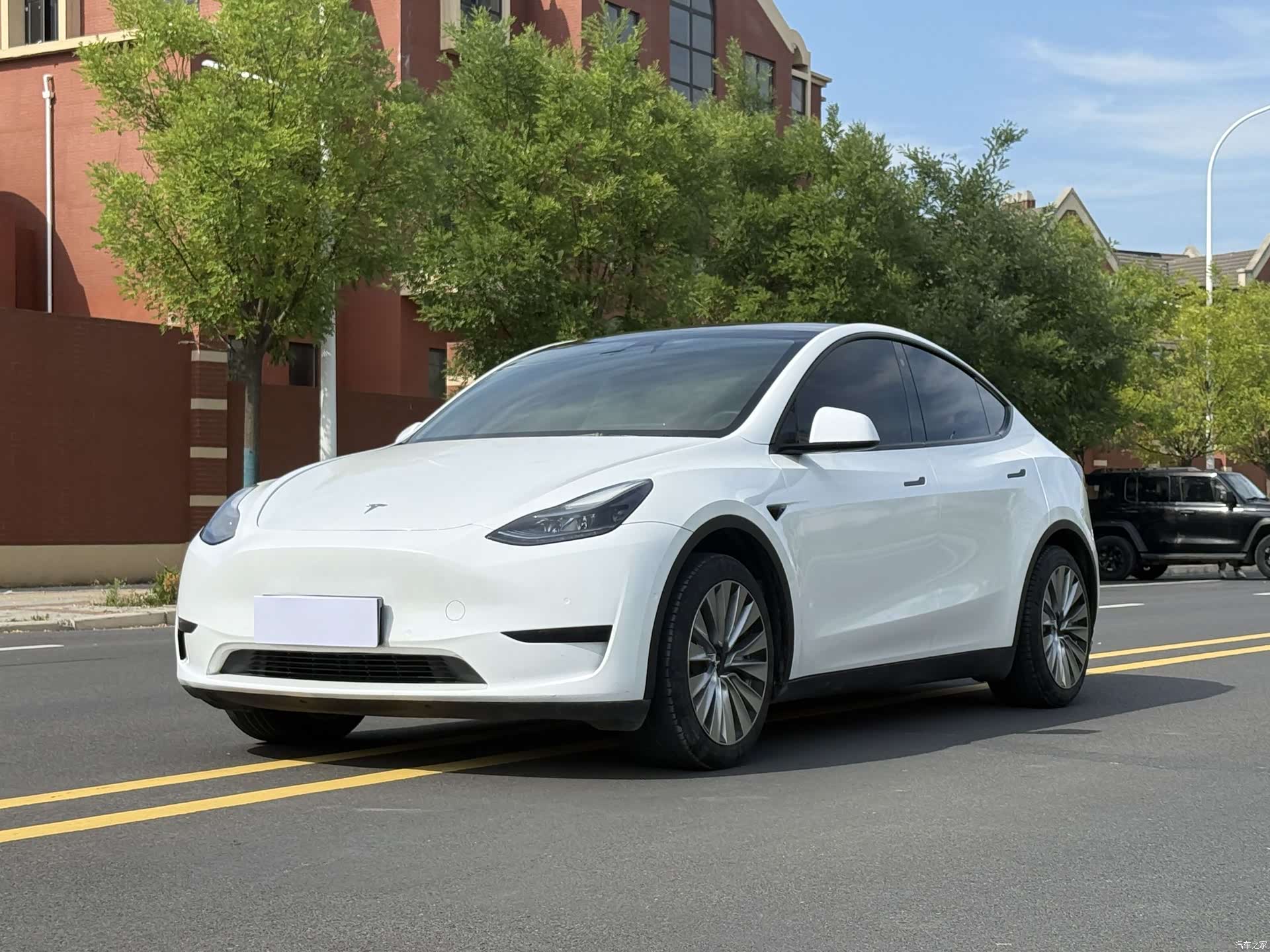 Tesla Model Y, 2023 1
