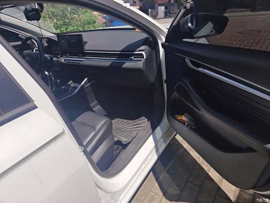 Geely Emgrand, 2023 22